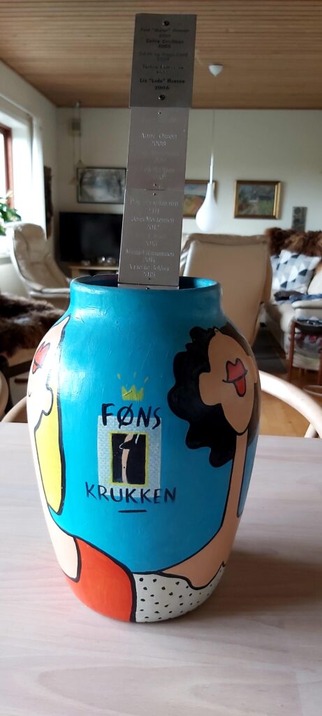 Dette billede har en tom ALT-egenskab (billedbeskrivelse). Filnavnet er Fønskrukke_foto-461x1024.jpg